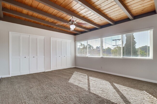 Building Photo - Pristine 4 bedroom, 2 bath, single level h...