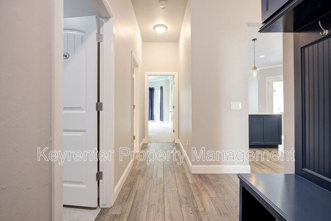 Building Photo - 15121 SE 56th St