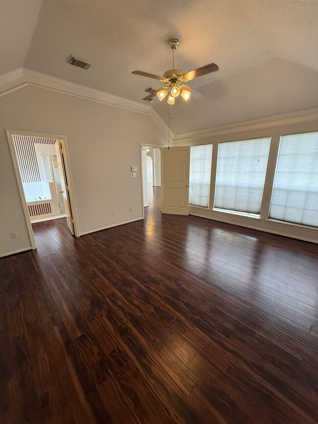 Building Photo - 2315 Glendavon Ln