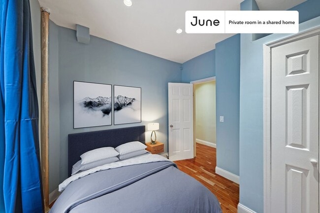 Building Photo - 23 E 109th St