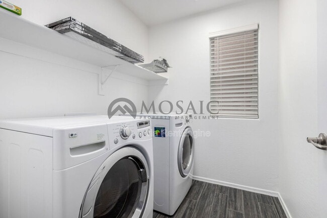 Building Photo - 3284 W Five Mile Peak Dr