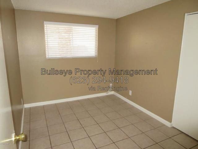 Building Photo - 1901 S Farmer Ave