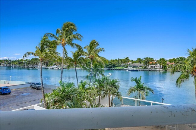 Building Photo - 5880 Collins Ave