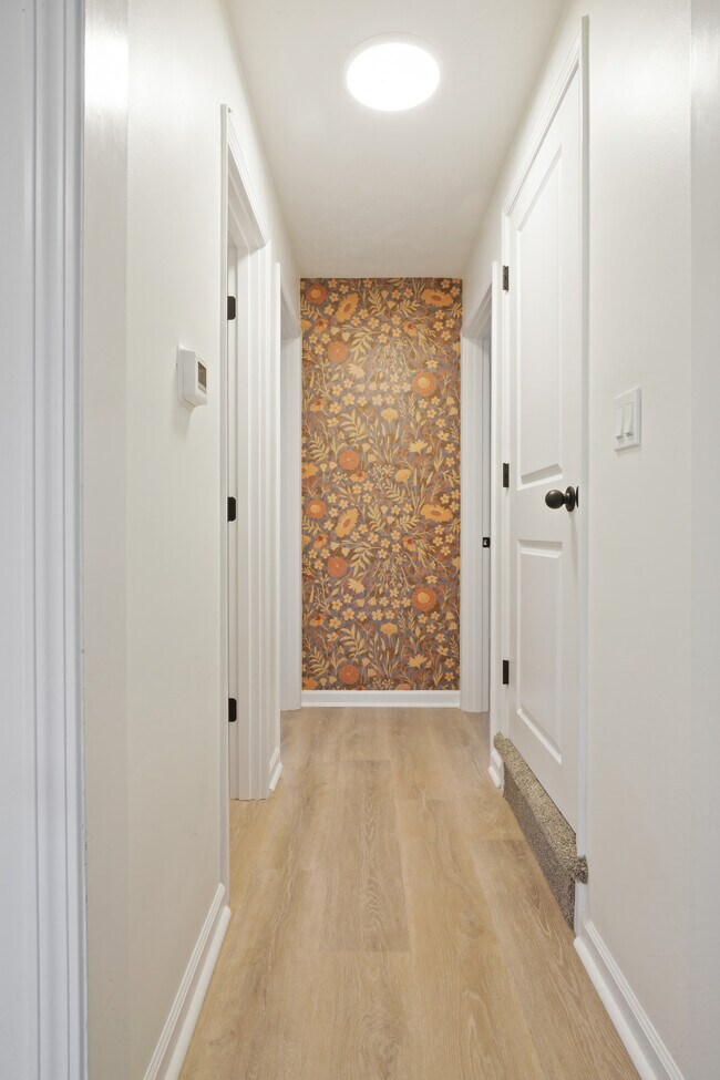 Building Photo - 1003 E Hopkins Dr