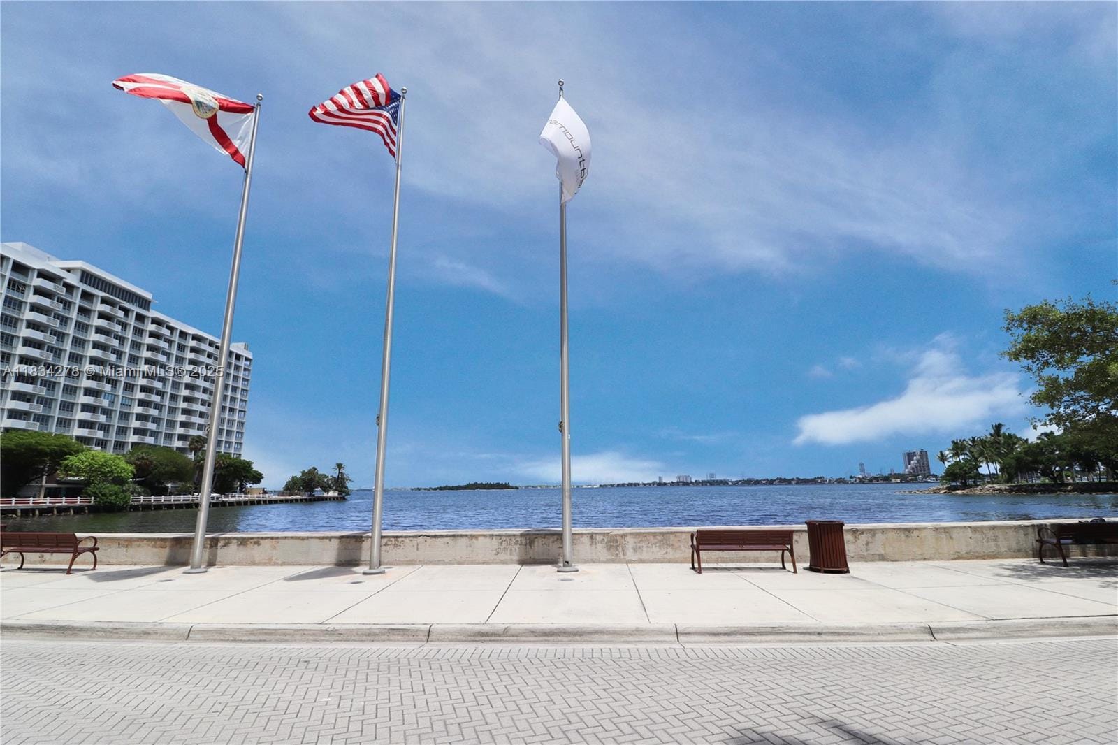 Building Photo - 2020 N Bayshore Dr