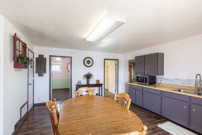 Building Photo - Cozy 4 Bedroom Home on large plot of land in Parker