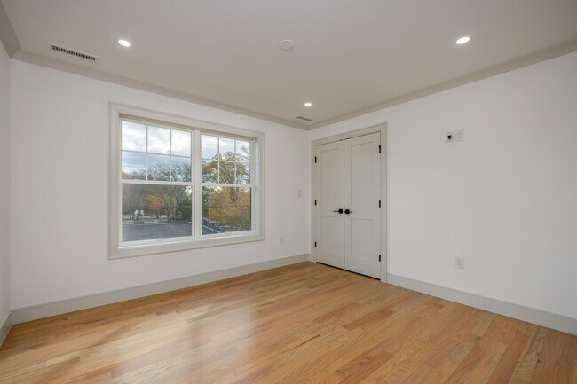 Building Photo - 1 Victoria Ln