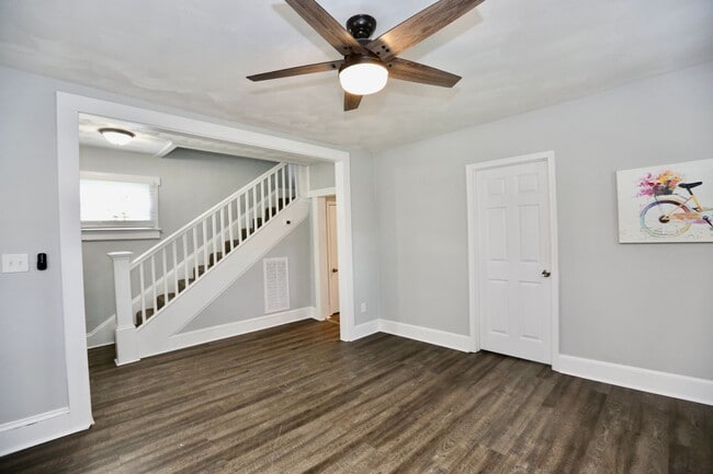 Building Photo - Updated & Ready 09-19-25! Pet Friendly - F...
