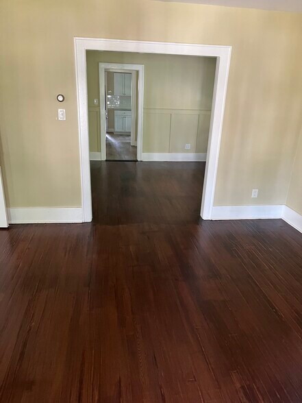Living room - 208 N Ballston Ave