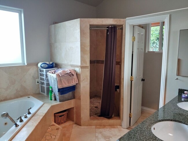 Building Photo - Spacious 6BR Home Near SDSU!