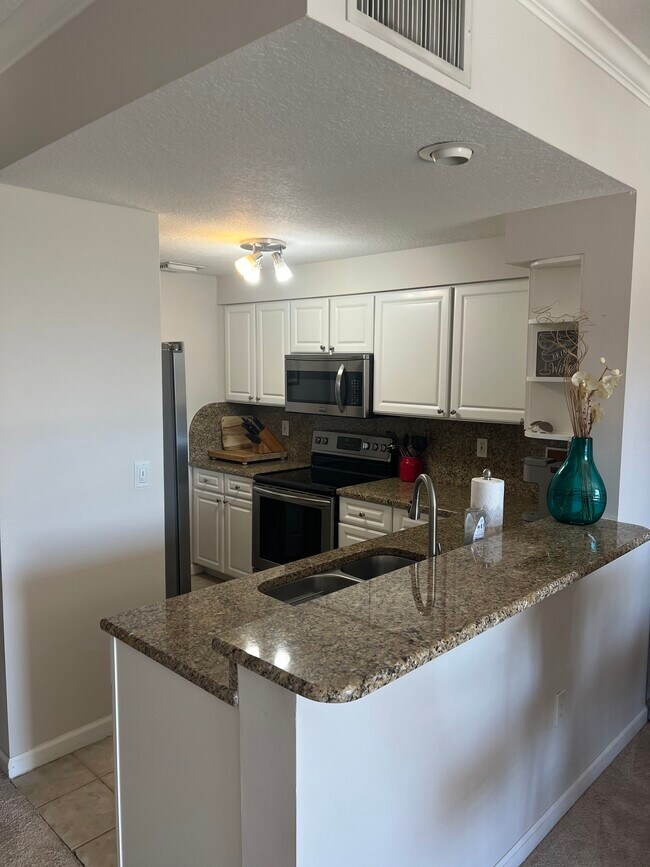 Building Photo - 2036 Alta Meadows Ln