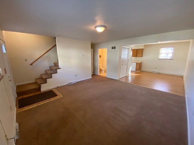 Building Photo - 124 Karen Way