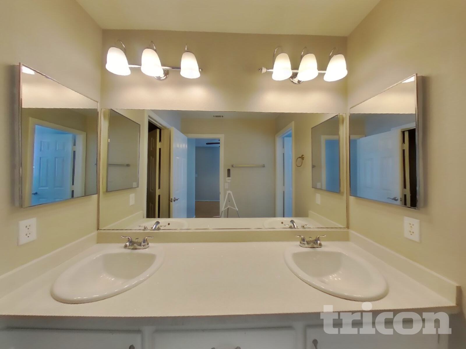 Building Photo - 1445 Little Spring Ct