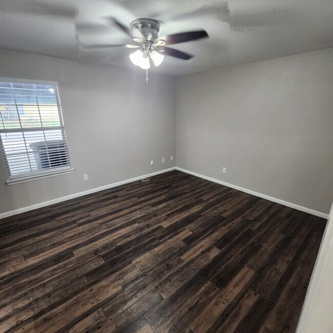 Building Photo - Deer Park Apartments - 1407