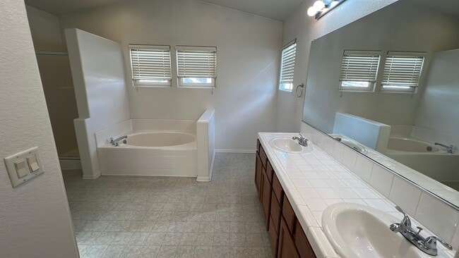 Building Photo - (APPLICATION PENDING) West Lancaster Home