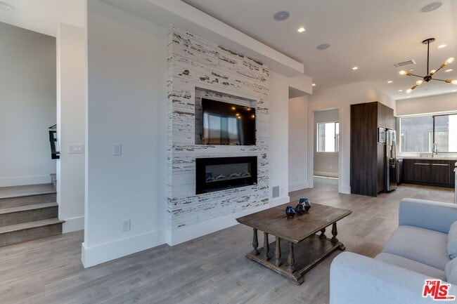 Building Photo - 4826 Pickford St