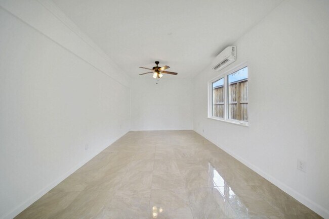 Building Photo - 10042 Briar Forest Dr