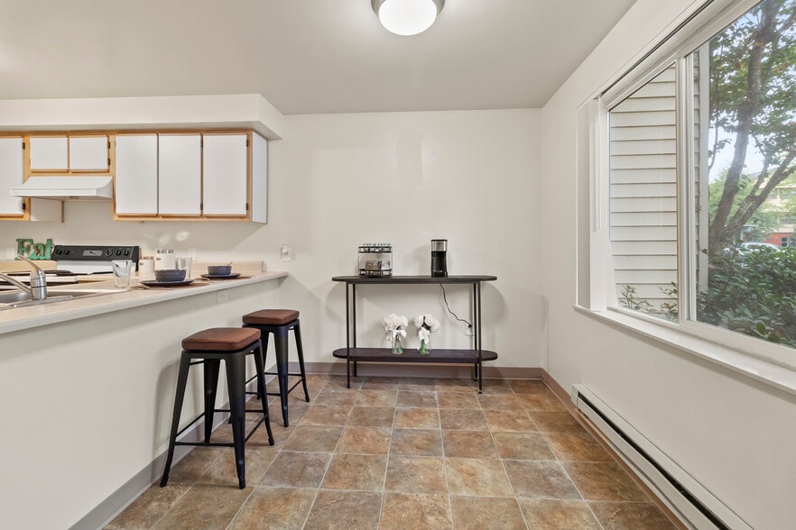 Building Photo - Oak Meadow