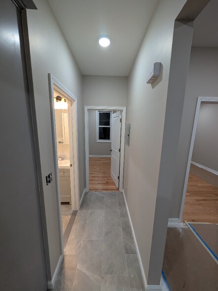 Building Photo - 32 Rose St