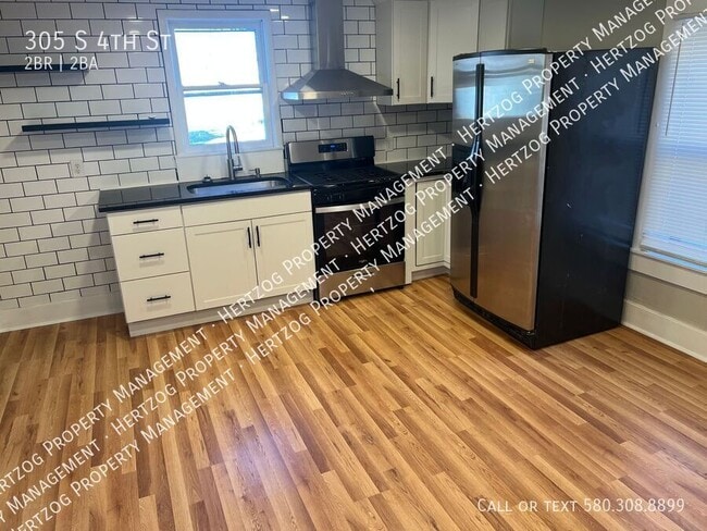 Building Photo - 305 S 4th St