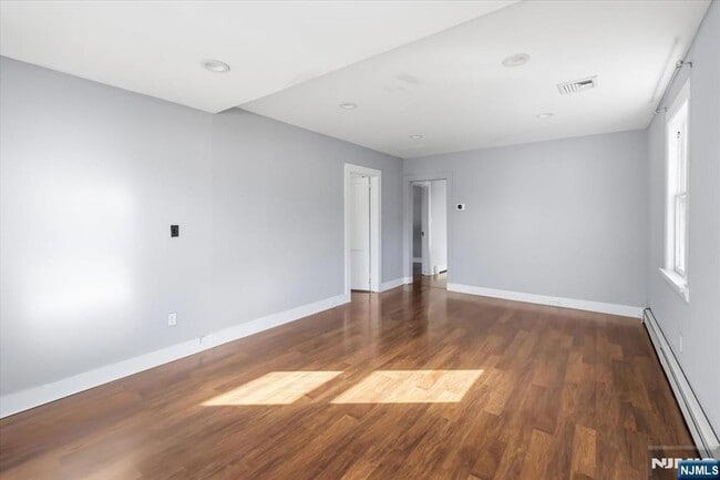 Building Photo - 79 Lincoln Ave