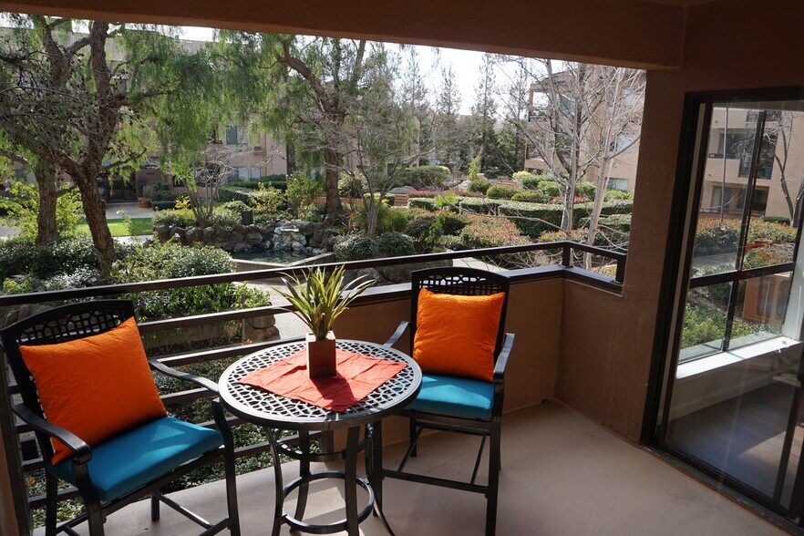 Building Photo - 39199 Guardino Dr