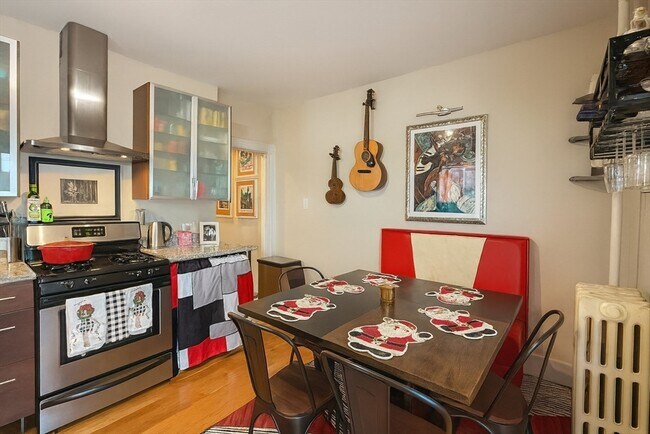 Building Photo - 456 Medford St