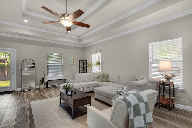 Building Photo - "Charming 3-Bed Home in Mary Esther with $200.00 Off First Full Month's Rent!"