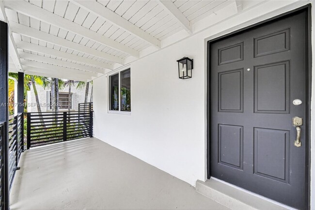 Building Photo - 426 SW 26th Rd