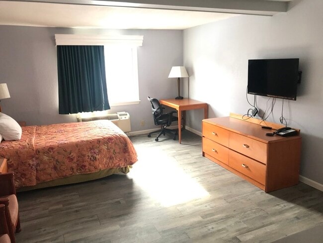 Building Photo - 358 Main St