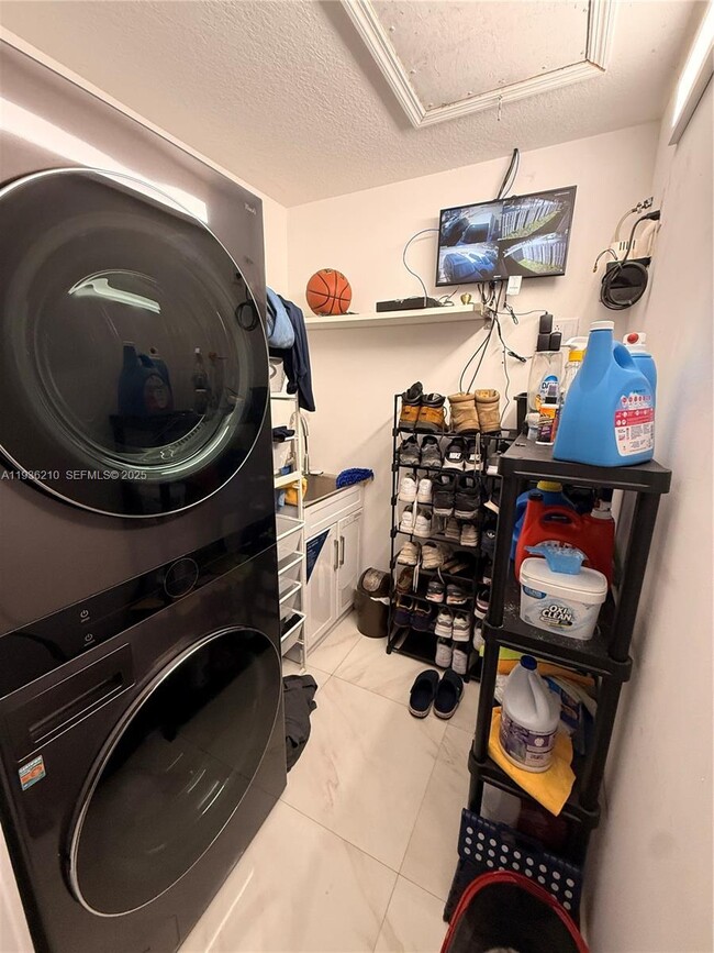 Building Photo - 16274 SW 71st Terrace