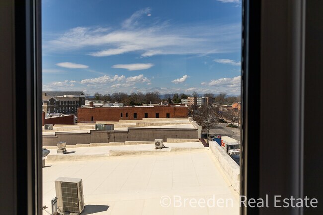 Building Photo - 100 W Union St