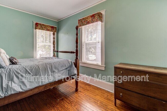 Building Photo - 206 Nun St