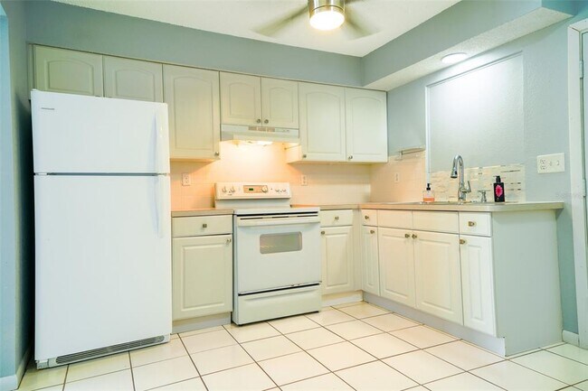 Building Photo - 3139 Iverson St
