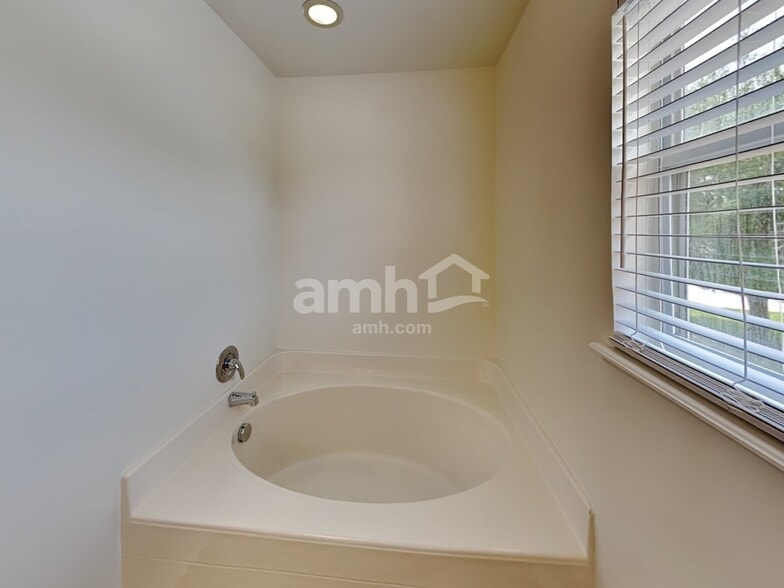 Building Photo - 1742 Sail Ct