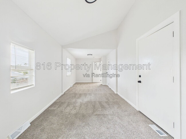 Building Photo - 9109 E 44th St