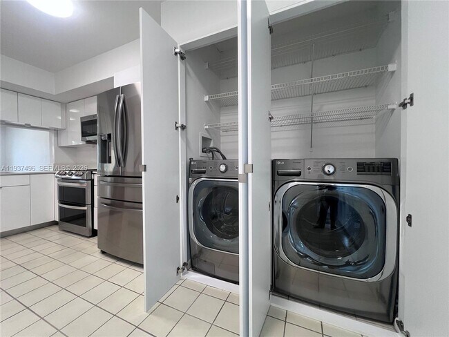 Building Photo - 7852 NW 7th Ct