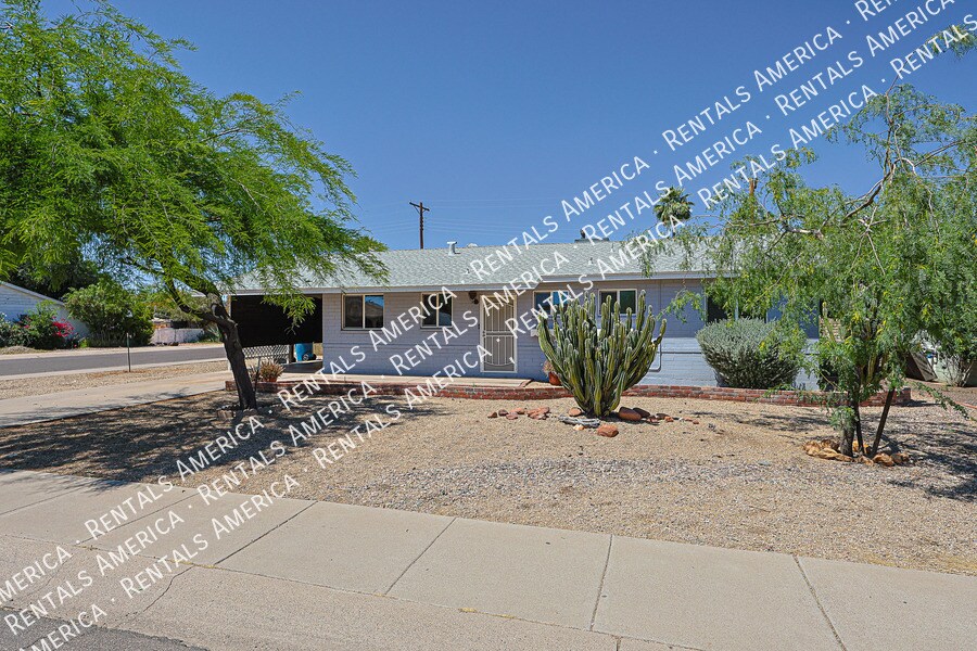 Building Photo - 2114 West Myrtle Ave