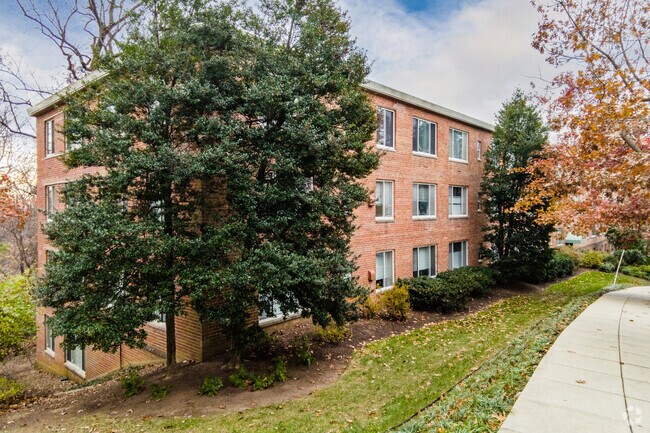 4100 W St NW - Phylmar Plaza