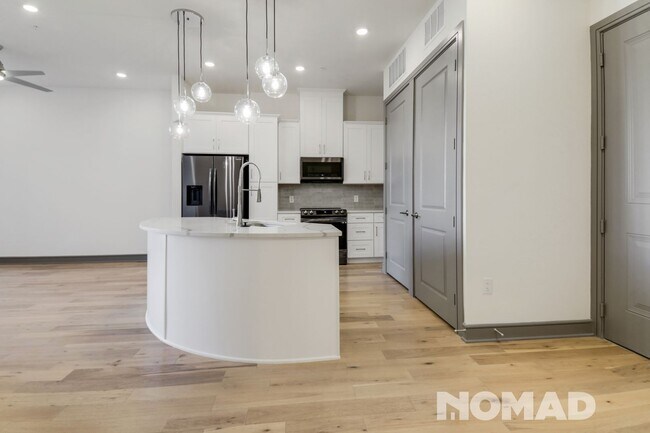 Building Photo - 1 Bedroom Condo in Carrollton