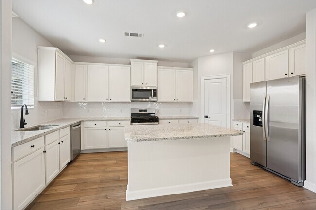 Building Photo - 1006 Whispering Winds Dr