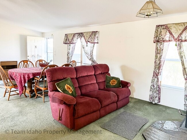 Building Photo - 2001 Manufactured Home on 160 Acre Farm ne...