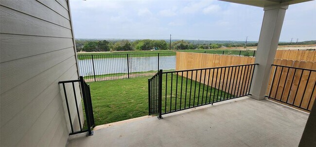 Building Photo - 2221 Delano Dr