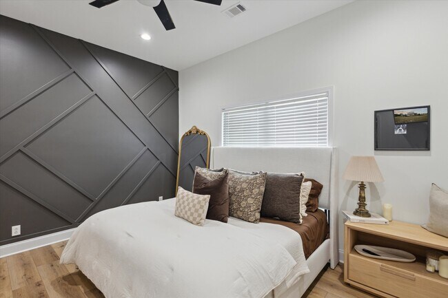 Building Photo - 1513 Paris Ave