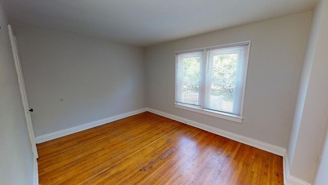Building Photo - BEAUTIFUL 3 Bedroom, 1 bath with NEWER Ren...