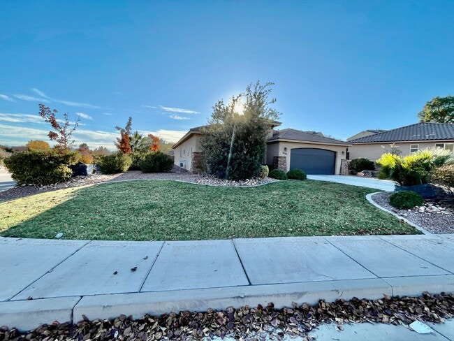 Primary Photo - Pet Friendly Home in Green Valley