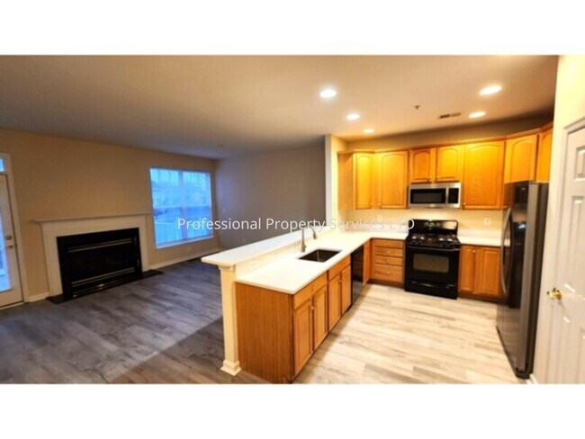 Building Photo - Luxury Townhome in the Villages of Urbana