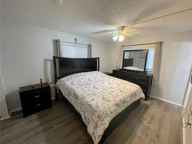 Building Photo - 2101 Utica Dr