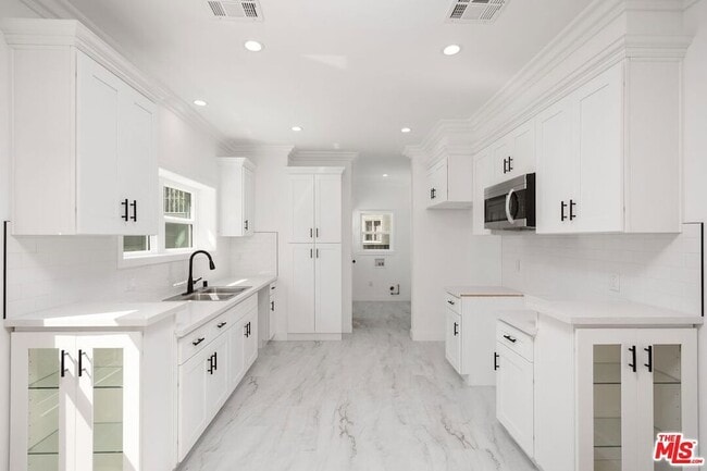 Building Photo - 4526 St Elmo Dr