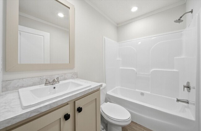 Building Photo - 3 Bed / 2 Bath Home in Hickory FOR RENT Pet Friendly! Unit 29